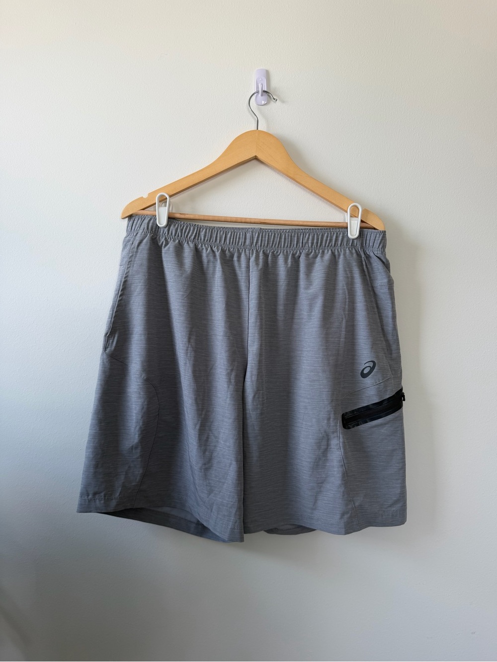 ASICS Men's Light Gray Athletic Shorts with Black Zip Pocket